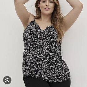 Torrid Sz 1 Black and White Heart Top